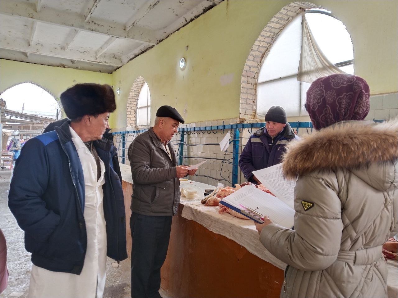 Pitnak dexqon  bozorida  maxsulotlarning sanitar holati  va ularning saqlanishi hamda Bozor hududidagi Radio uzeli orqali yuqumli va parazitar  kasalliklar Botulizm hamda qoziqorindan zaxrlanish sanitar tadbirlar o`tkazildi.