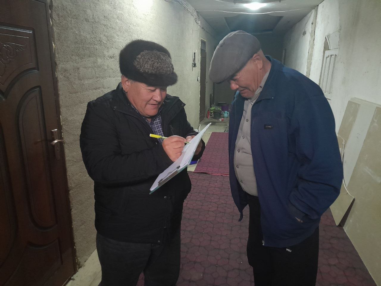 Tuproqal'a massivi Hazarasp mahallasida     aholi xonadonlarida obodonlashtirish ishlarini o‘tkazish, shaxsiy gigiena qoidalariga rioya etish, xonadonni ozoda saqlash , yuqumli va parazitar kasalliklarni oldini olish tadbirlari o`tkazildi.