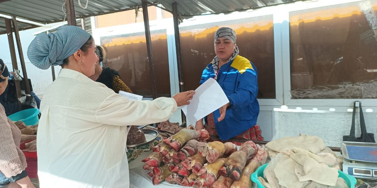 Tuproqqal'a tuman SEO va SJ bolimi xodimlari tamonidan turli kòrinishdaki ovqatdan zaharlanish holatlari va yuqumli kasalliklaring oldini olish yuzasidan   Pitnak dexqon bozori hududida  sanitar tekshiruv o`tkazildi.