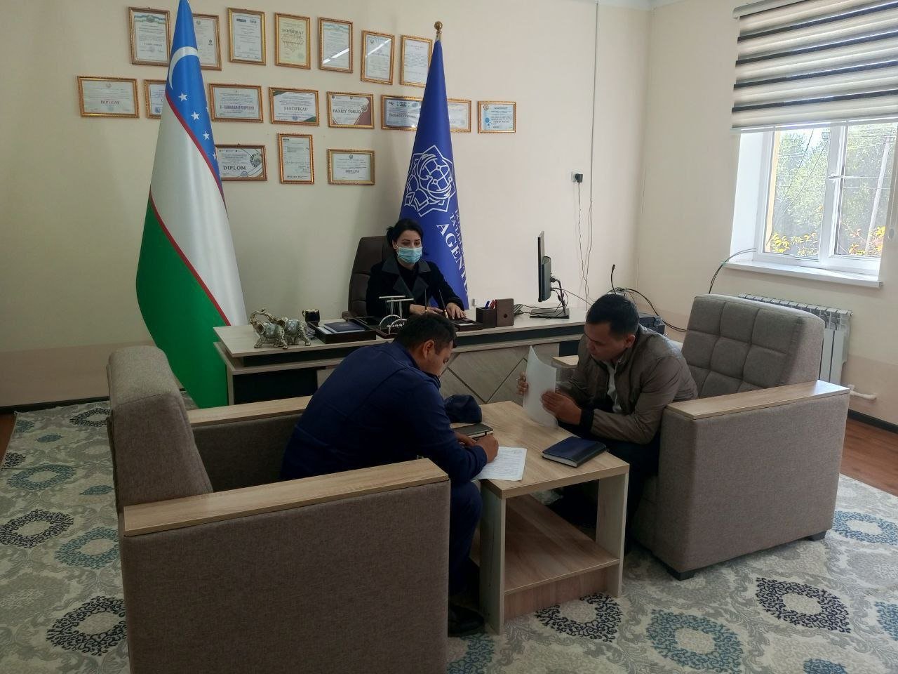 Tuproqqal'a tumani 1-4- sonli maktablarda  qish -kuz mavsumiga tayyorgarlik binoning tom qismi butunligi, deraza romlarining butunligi saqlanganligi,   ✅xonalarining termometr bilan ta'minlanganligi o`rganildi.