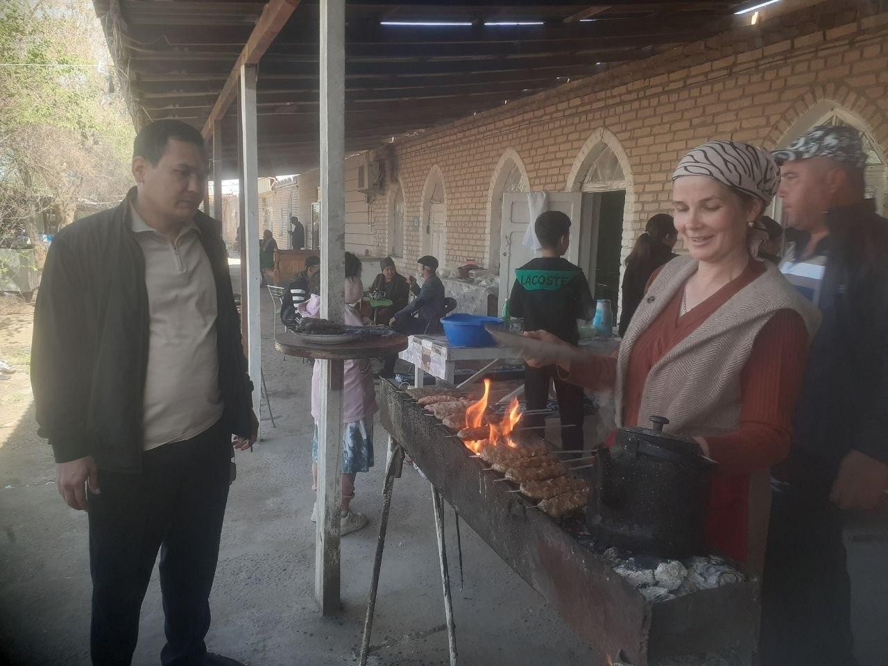 Tuproqqalʼa tumani SEO va JS bõlimi xodimlari tomonidan "PITNAK DEXQON bozori"da oziq -ovqat mahsulotlarining sifati va xavfsizligi nazorat qilinmoqda.