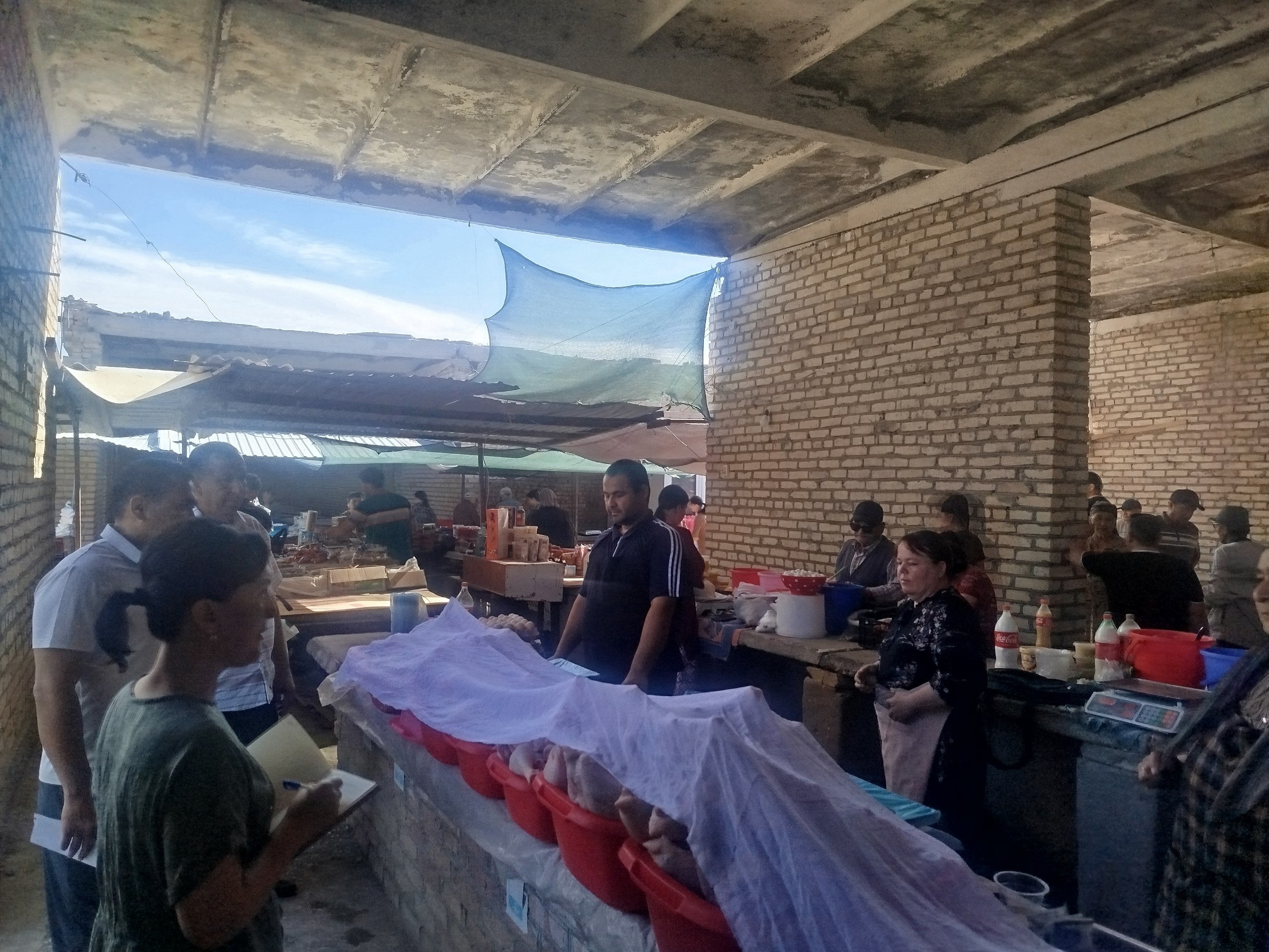 "PITNAK DEXQON bozori"da oziq-ovqatdan zaharlanish holatlarining oldini olish, aholining sanitariya osoyishtaligini ta’minlash maqsadida keng qamrovli targ‘ibot tadbirlari o‘tkazildi.